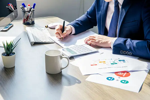 撞碎玻璃法律责任是什么