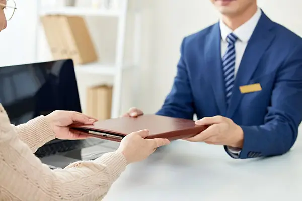 什么是猥亵适用什么法律